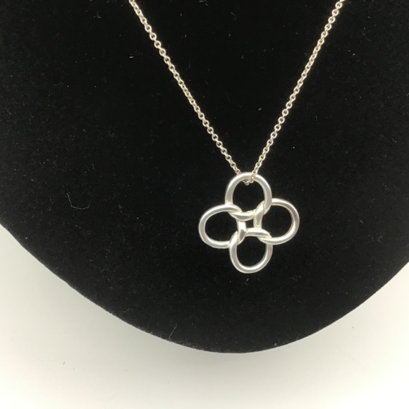 Elegant 925 Sterling Silver Cloverleaf Pendant Necklace. Good Luck necklace. - Picture 2 of 5